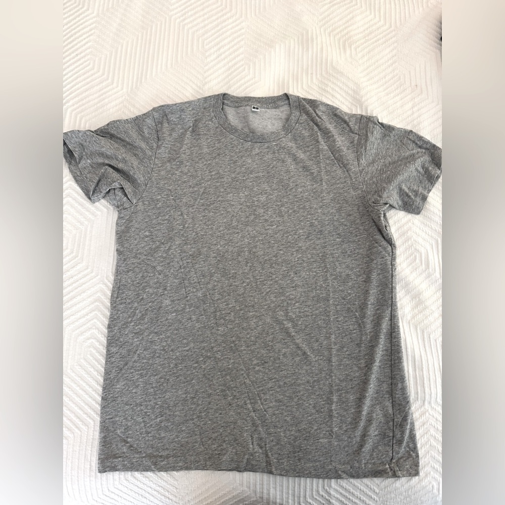 Uniqlo men’s L tshirt grey